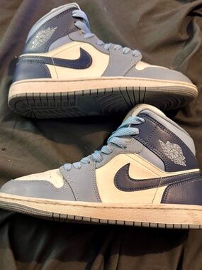 Air Jordan 1 Mid Women’s “Diffused Blue” Sz. 6 BQ6472-140